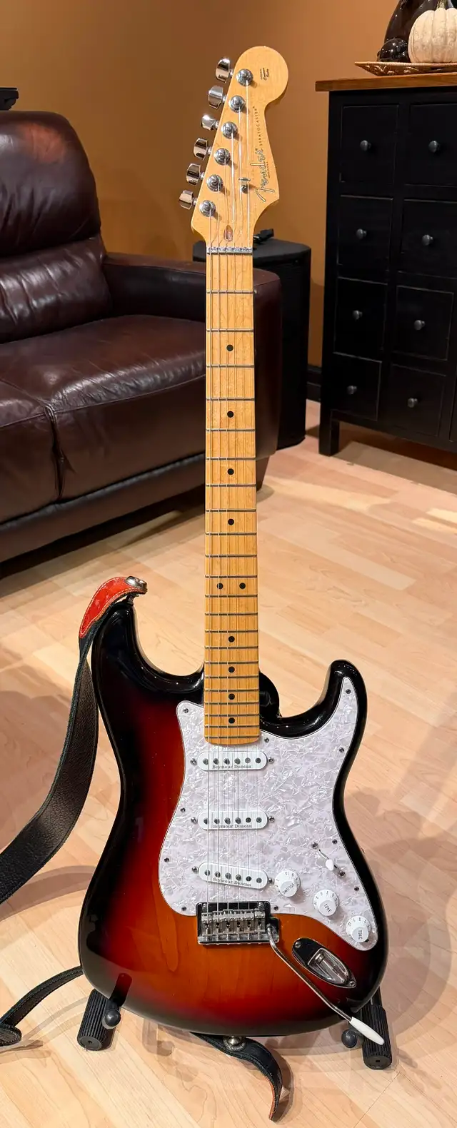 2012 Fender American Standard Stratocaster - Mint w/ Upgrades (S in Guitars in Ottawa - Image 8
