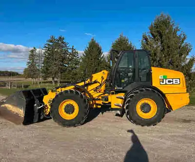 2022 JCB TM420, only 1183 hours! 145hp 17’ 10” reach telescopic wheel loader perfect for various job...