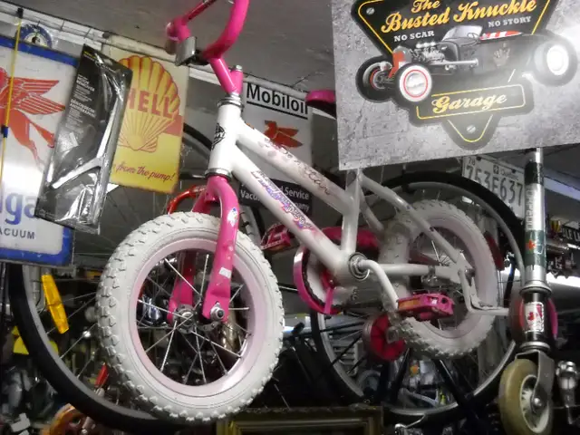 1 velos 12 po pour filles.Descriptions et photos enbas in Mountain in Longueuil / South Shore - Image 2