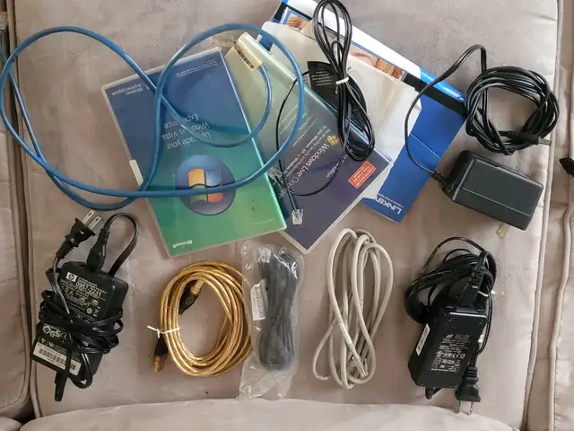 Old electronics, Working Laptop, Camera and Portable DVD Player in General Electronics in Nanaimo - Image 3