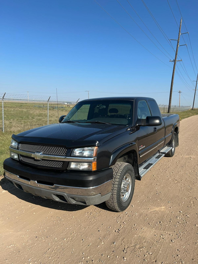 2003 Chevy 2500 HD Duramax Extended Cab Long Box $10,500 OBO in Cars & Trucks in Medicine Hat