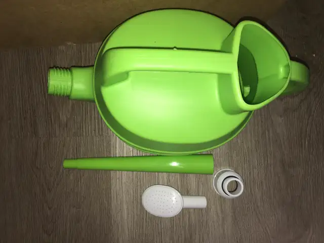plant watering can in Plants, Fertilizer & Soil in City of Montréal - Image 9