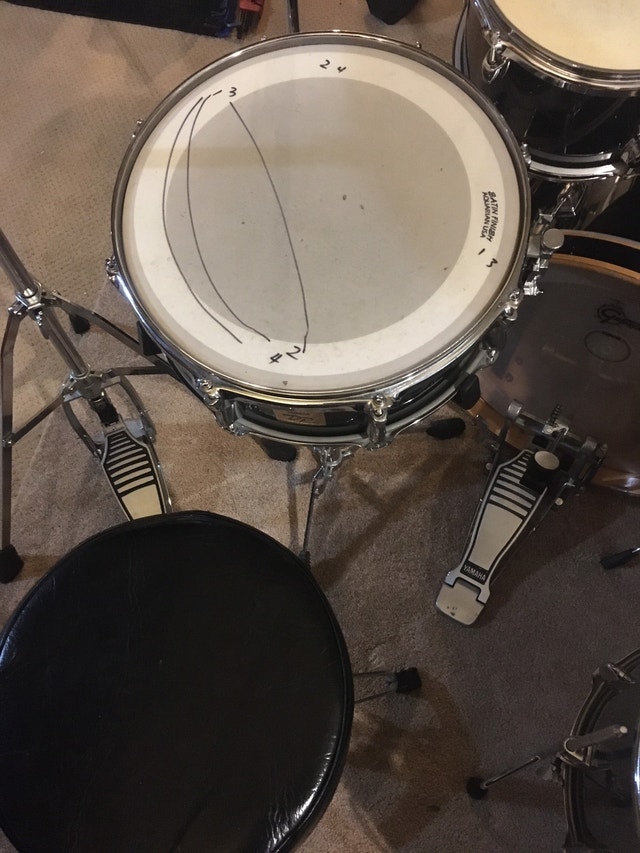 Yamaha 6 piece set complete w/ stool/ cymbals small sized kit Drums