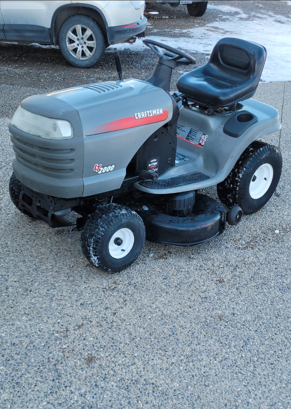 2005 Craftsman Lt2000 23hp Briggs stratton riding mower/tractor. in Lawnmowers & Leaf Blowers in Calgary - Image 2