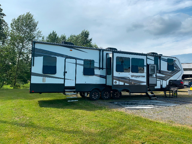 2019 Grand Design 381M - 5th Wheel Toy Hauler in Travel Trailers & Campers in Kamloops