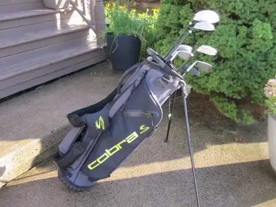 Women's Right Hand 7-pc Golf Clubs Set (Club Champ DTP2) & Bag, View more