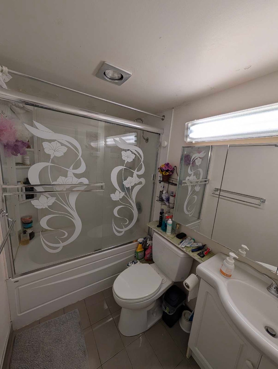 2bed 1 bath spacious corner condo for rent 5