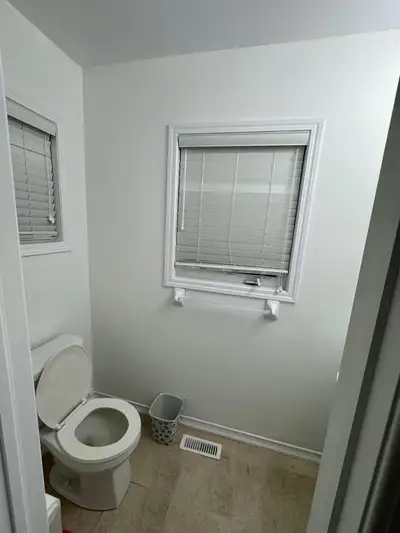 Sharing or Private room for rent South Barrie Robinson street