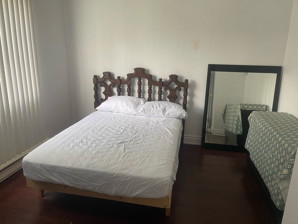 Large Room for Rent – Private Bathroom Across from Metro Cartier 4