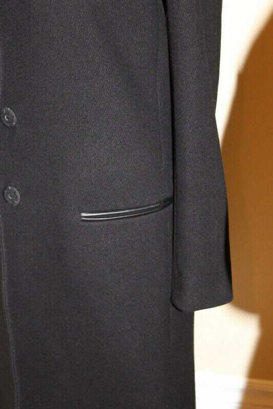 Massimo Dutti Zara Group Black Leather Detail Wool Coat Size 4 dans Femmes - Hauts et vêtements d'extérieur  à Ville de Montréal - Image 2