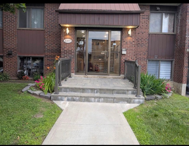 Grand 41/2 à Laval — photo 1