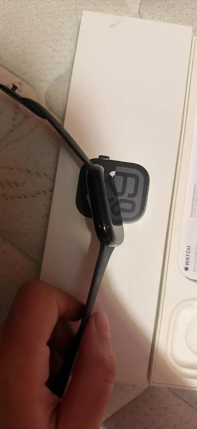 Apple Watch Series 10 46MM in General Electronics in Ottawa - Image 4