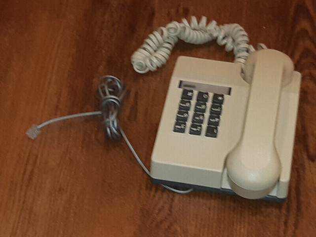 Vintage Northern Telecom Telephone Touch Tone No. RD 1983 Canada in Arts & Collectibles in Oakville / Halton Region - Image 3
