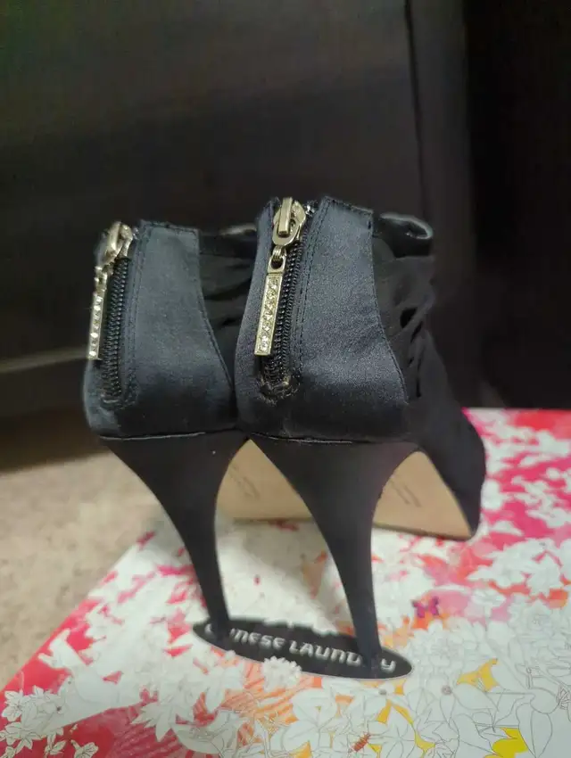 Chinese Laundry Women Black High Heels Size 6 in Women's - Shoes in Calgary - Image 5