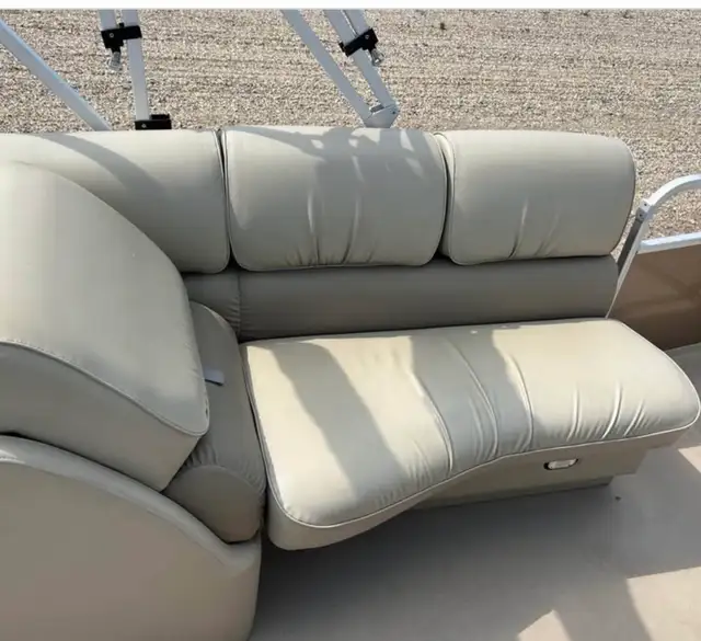 2013 suncatcher elite 326ss tritoon pontoon in Powerboats & Motorboats in Saskatoon - Image 9