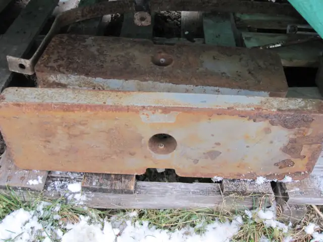 Tractor Weights in Lawnmowers & Leaf Blowers in North Bay - Image 2