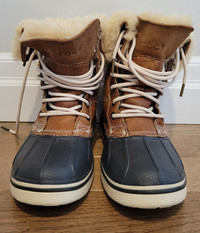 Crocs Winter Boots Woman's Size 9