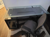 Bureau avec Chaise à vendre / Desk with Office Chair for Sale
