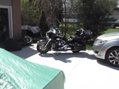 2006 Ultra Classic. Big Bore kit and rebuild done at 125000 Cooling fins diamond cut. Nice running a...
