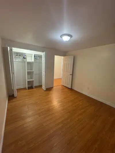 A private bedroom is available for one female occupant in a clean, quiet 2-bedroom, 1-bath 2 level h...