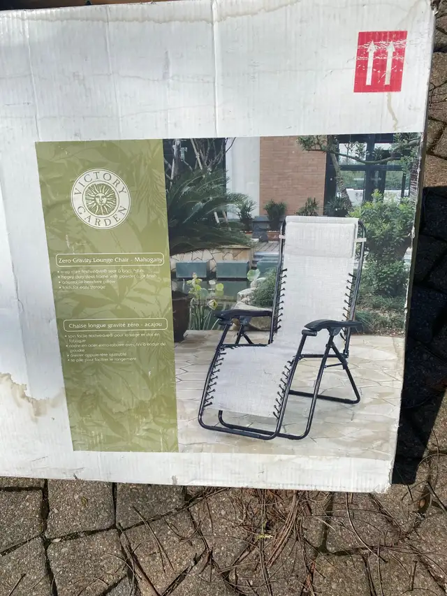 VICTORY GARDEN Zero Gravity Lounge Chair with Pillow, Beige in Patio & Garden Furniture in Markham / York Region - Image 5