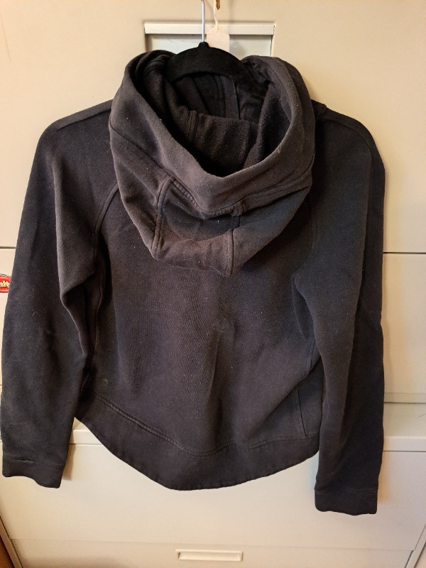 Lulu Black Size 6 Fleece Be True Hoodie (in GUC) in Women's - Tops & Outerwear in Calgary - Image 2