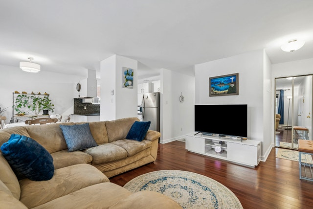 Condo impeccable au coeur de Chomedey — photo 2