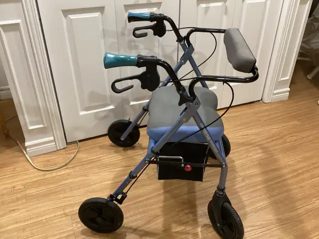 Marchette avec roues  Airgo   200$ in Health & Special Needs in Trois-Rivières - Image 3