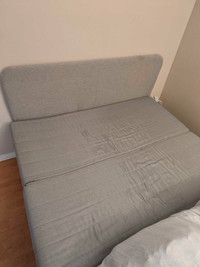 Beds and mattresses/Lits et matelas