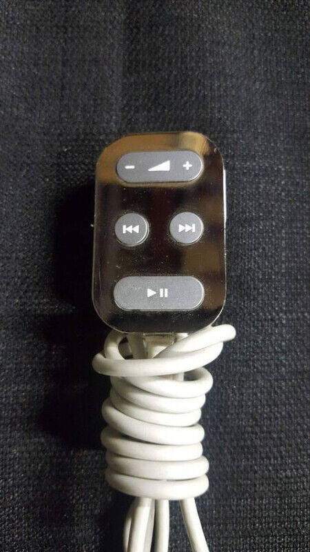 Original Apple Wired Remote Control in iPod & MP3 Accessories in Oakville / Halton Region - Image 3