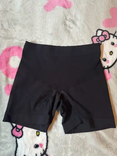 Women’s Walmart George black shaping / spandex shorts size medium In great condition
