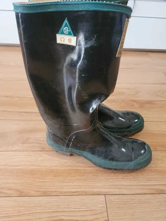 men's rain boots in Men's Shoes in Cambridge - Image 3