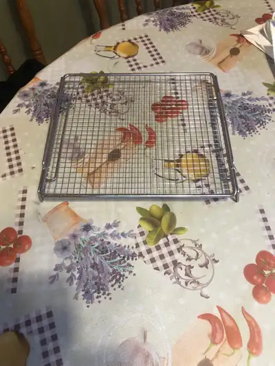 grille de refroidissement Comme neuf 10 1/4 x9 .5 pouces Demande 10$ situé à Longueuil