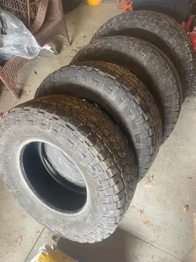 Cooper Discoverer AT3 Tires 295/70/R18 Some life left in them. Nice big tire Asking 200$ for the set...