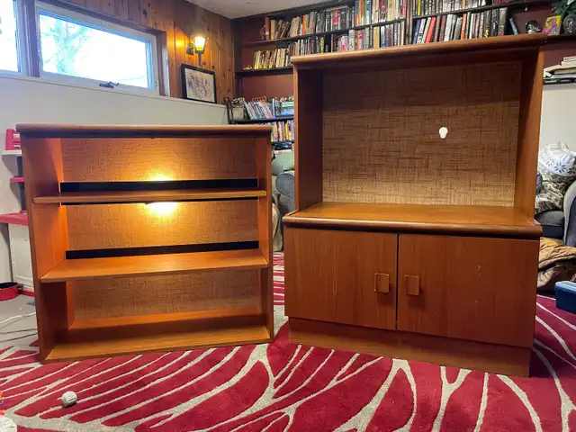 Teak Hutch with Back Lit Shelf in Hutches & Display Cabinets in Winnipeg - Image 2