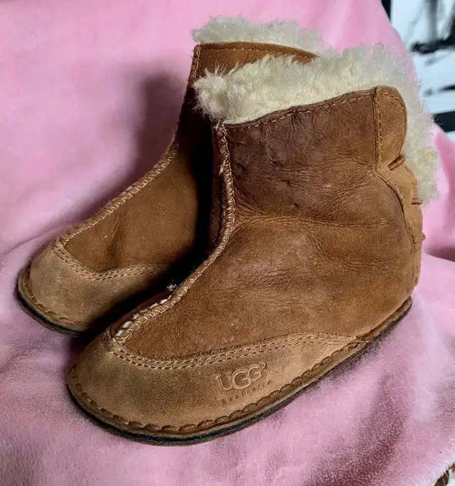 Child uggs boots in Clothing - 6-9 Months in Oshawa / Durham Region - Image 3