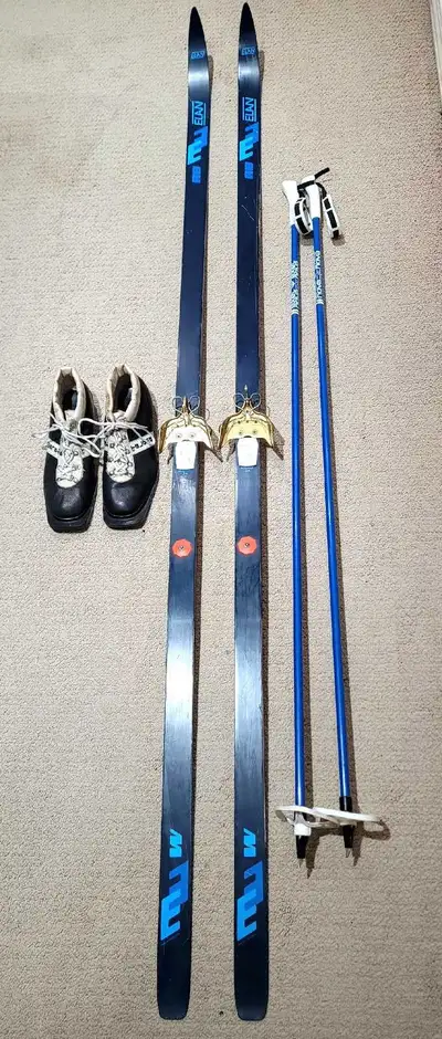 Cross Country Ski set - Mens 9.5 - 10 or Womens 10.5 - 11, View more