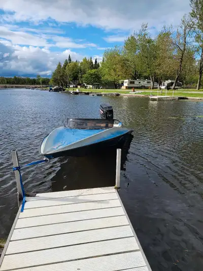 Boat runs good just had it this may 24 weekend has 200 merc hot foot trim and jackplate switch on st...