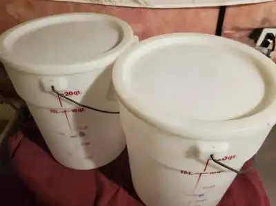 Cambro 22 Qt. Pails with Lids (2) - GUC, View more