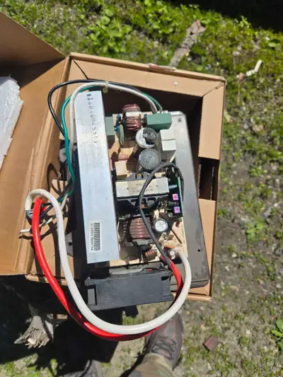 30amp 12v rv/5th wheel battery charger/converter. Worked fine, removed and replaced when I switched...