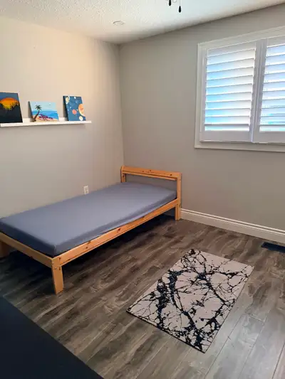 Room with separate washroom close to all amenities. Walking distance bus stop. Available only for gi...