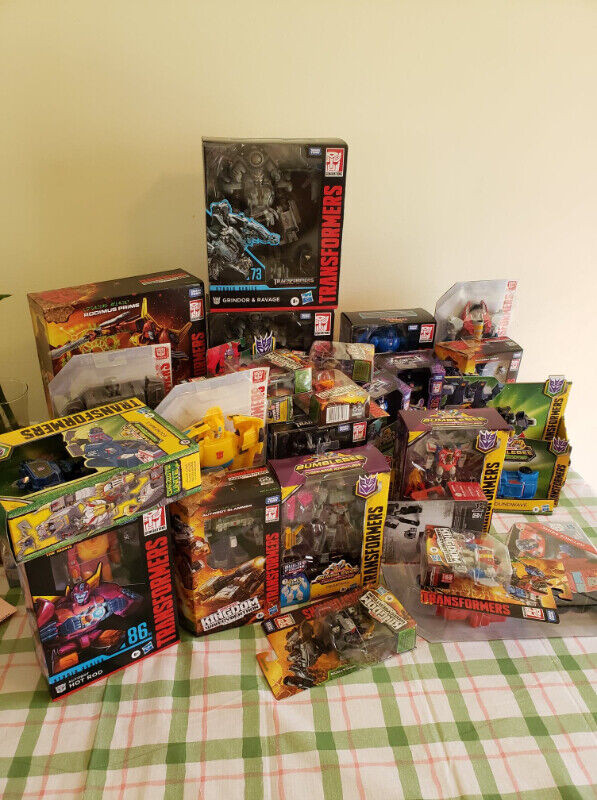 Transformers : Collectable Gifts shipped in Canada in Toys & Games in Bridgewater