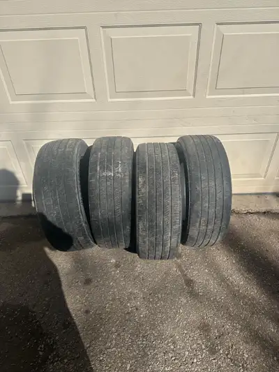4 215/60R16 Hankook Kinergy tires have a tread depth of 2@5/32 2@7-8/32 tires are 11/32 new this are...