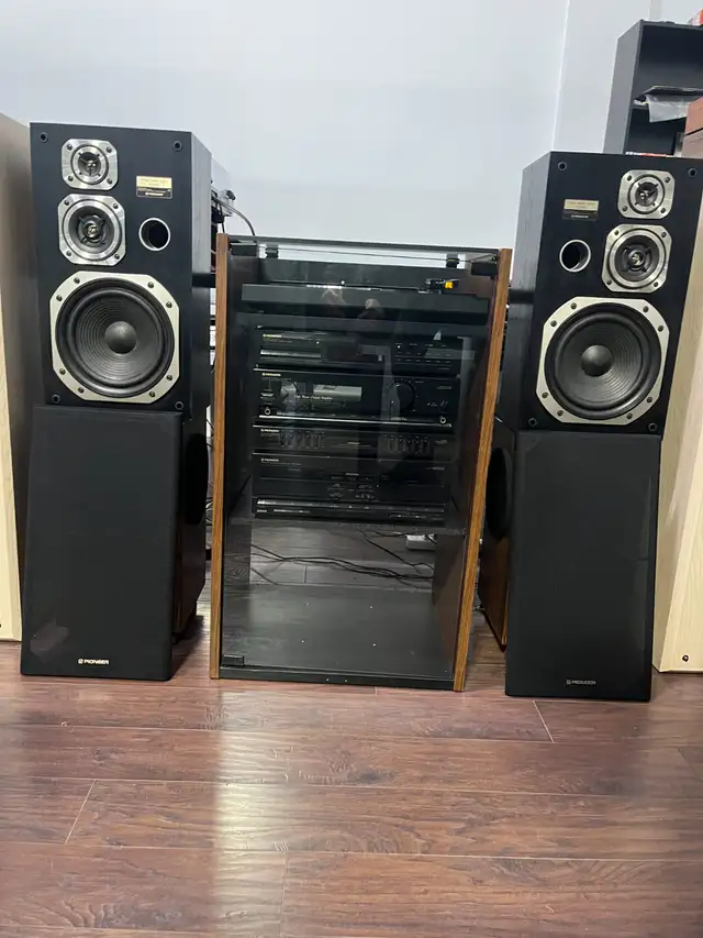 Pioneer Stereo Set in Stereo Systems & Home Theatre in City of Toronto - Image 2