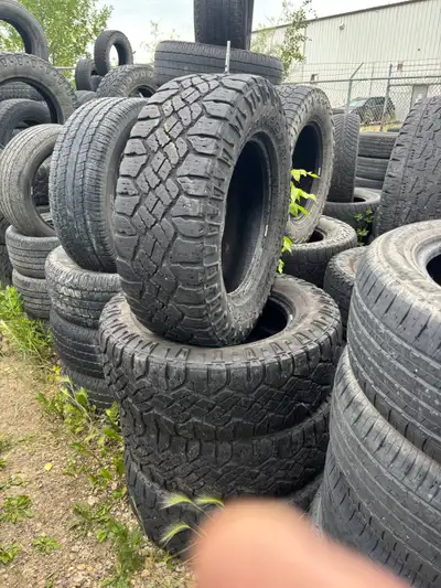 GoodYearWranglerDuratrac LT 275/ 65 R18 113/110 a M+S LOAD RANGEE Around 70% left tread $ 290 Please...