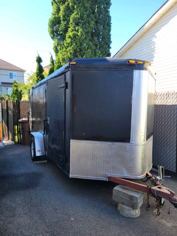 Remorque fermée a vendre 6´x 12’ (14' avec Vnose) Remorques
