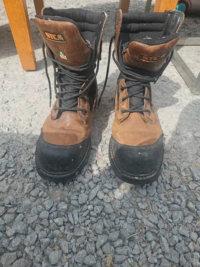 work boots  in Men's Shoes in Trenton - Image 2