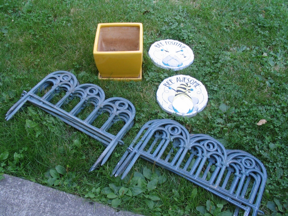 ***$40 FOR ALL***CAST GARDEN EDGING, PLANT POT, STEPPING STONES ...