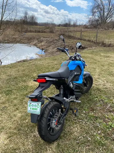 Pictures were taken before I moved to Windsor. Condition is pretty much the same. . Scrapes and brok...