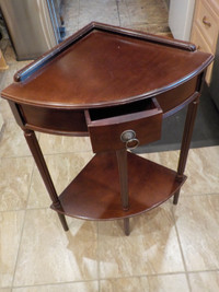Wood corner table